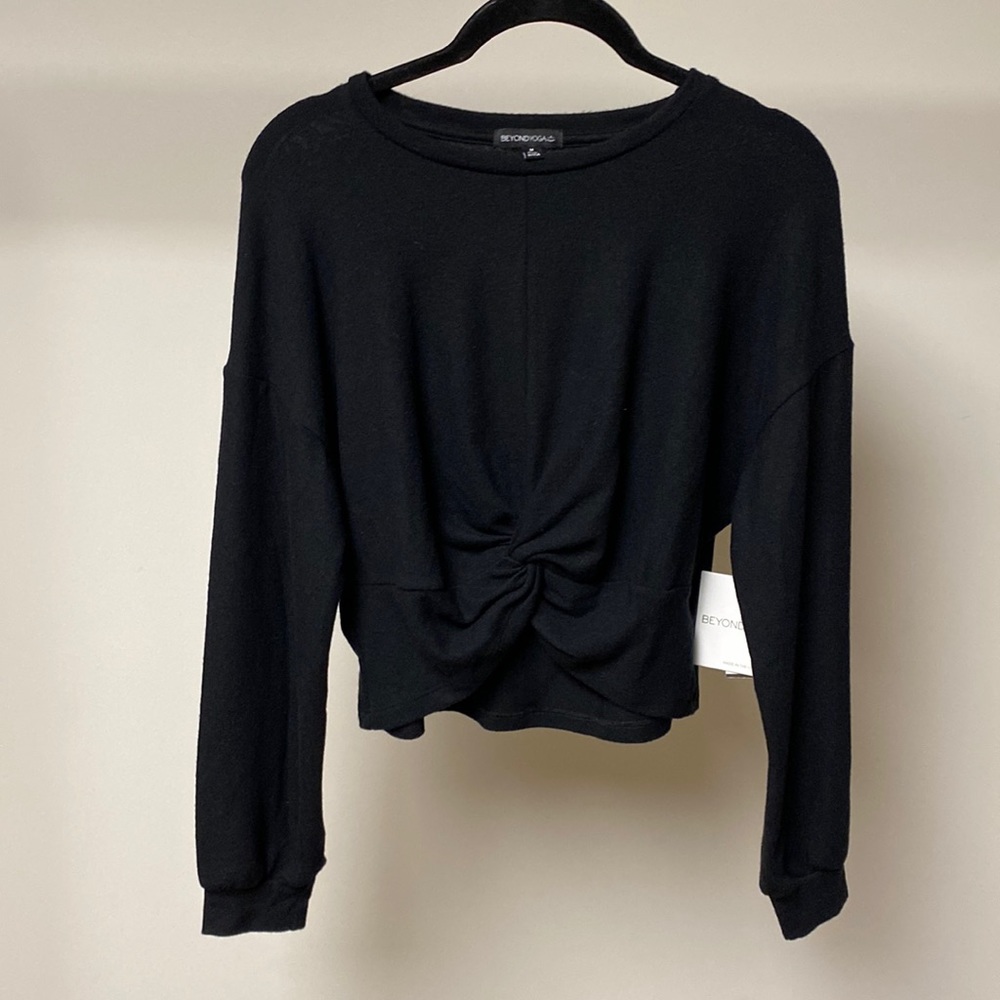 Beyond yoga twist of fate cropped pullover black